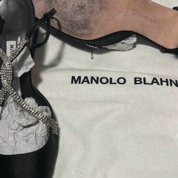 Manolo Blahnik Italian Craftsmanship - Picture 8 of 10